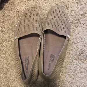 Stylish flats! Very comfortable! NEVER WORN!